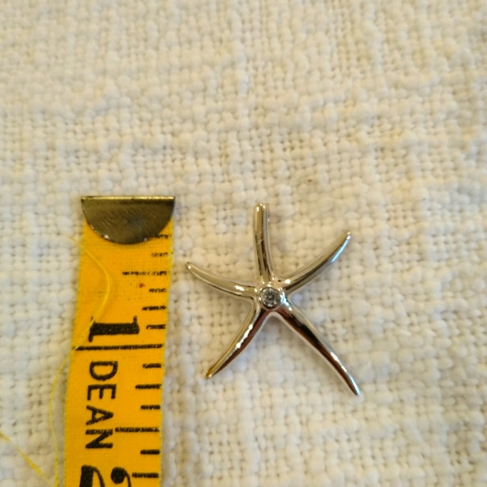Silver Color Starfish Pendant With Single Rhinestone - Picture 5 of 5